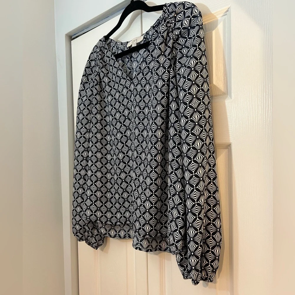 LOFT Navy Blue White Geometric Print Blouse Long Sleeve Size Large